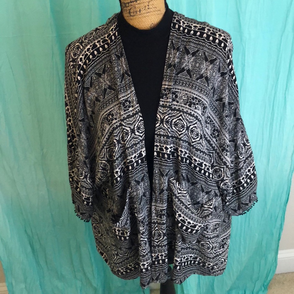 AE kimono black and white